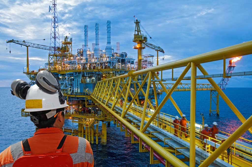 Navigating the Complex Waters of Offshore Worker Injury Claims in Houston